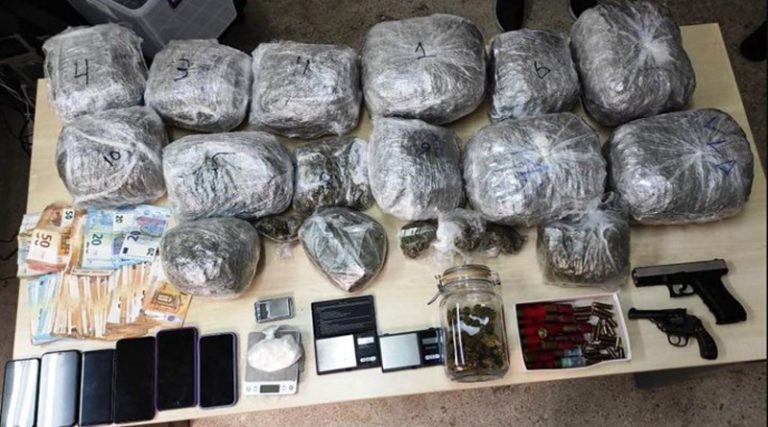 Τρεις συλλήψεις για διακίνηση κοκαΐνης και κάνναβης (φώτο)