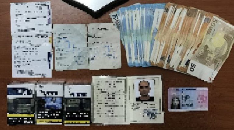 5.000 ευρώ και πλαστή ταυτότητα στο σπίτι 33χρονου που συνελήφθη για λαθραία καπνικά