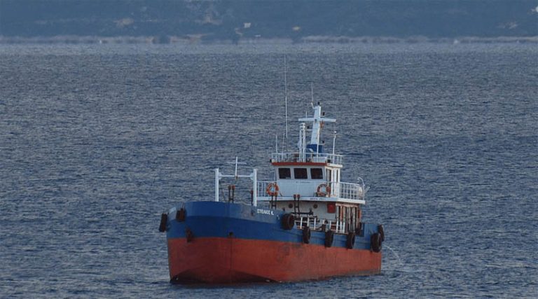 Θρίλερ με Έλληνες ναυτικούς που κρατούνται όμηροι στη Νιγηρία – Διαπραγματεύσεις με τους πειρατές για τα λύτρα