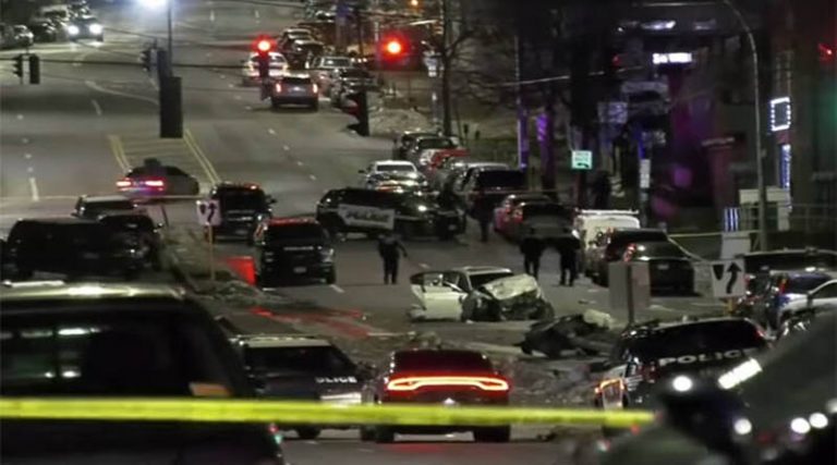 Αστυνομική καταδίωξη κατέληξε σε τραγωδία: Αυτοκίνητο κόπηκε στη μέση – Πέντε νεκροί! (βίντεο)