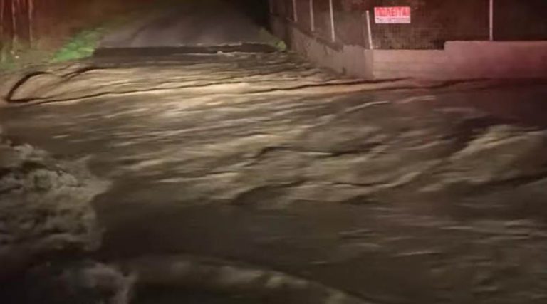 Κακοκαιρία: Πλημμύρισαν τα Καλύβια! (βίντεο)