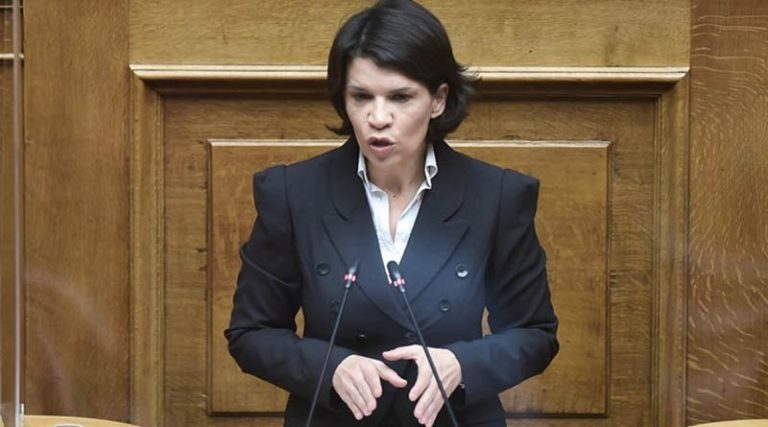 Χαμός στη Βουλή! Βουλευτής του ΣΥΡΙΖΑ αποκάλεσε τον Κυριάκο Μητσοτάκη “επιδειξία” (video)