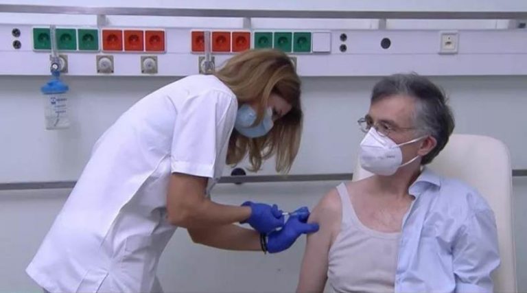 Εμβόλιο: Γιατί ο Σωτήρης Τσιόδρας χτύπησε… ξύλο