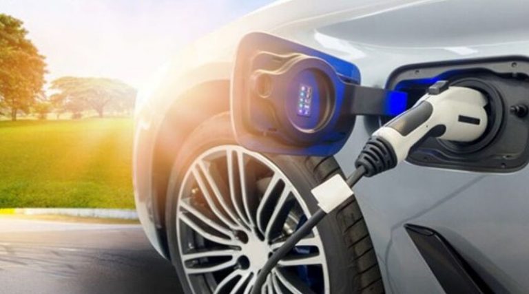 Νέα «υπερμπαταρία» θα φορτίζει τα ηλεκτρικά αυτοκίνητα σε 10 λεπτά