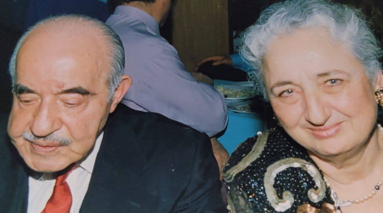 Το συγκινητικό αντίο του Κώστα Τσαφαρά στη μητέρα του Αθανασία – “Έφυγες αρχόντισσα της Ραφήνας”