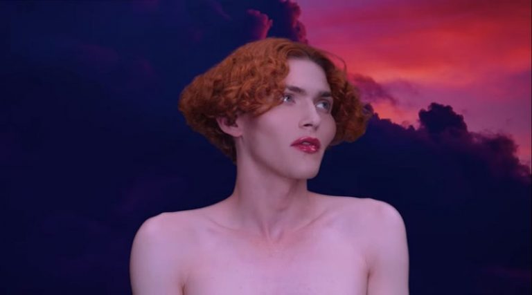 Πέθανε στα 34 της η τρανς μουσικός Sophie – Γλίστρησε θαυμάζοντας την πανσέληνο στην Αθήνα