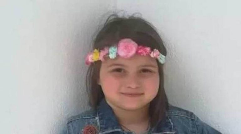 Σπαρακτικά αντίο στην 8χρονη μαθήτρια που πέθανε μετά από αλλεργικό σοκ που της προκάλεσε γλυκό
