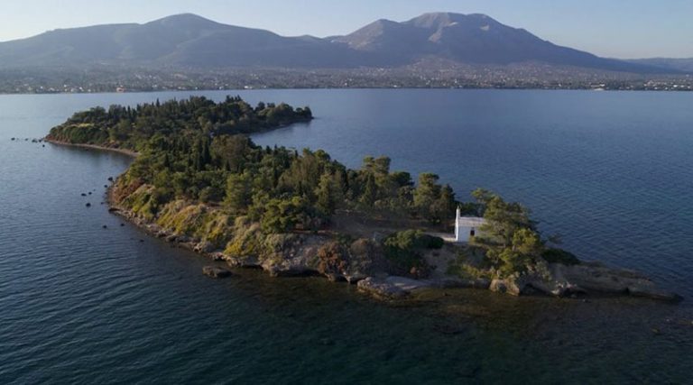 Πωλείται το ελληνικό νησί στον Ευβοϊκό που ήθελαν να το αγοράσουν οι Beatles (φωτό)