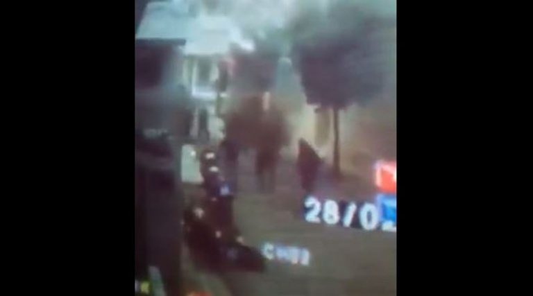 Ετσι έγινε η επίθεση στο μέρα μεσημέρι σε Αστυνομικό Τμήμα – Πως αιφνιδιάστηκαν οι αστυνομικοί (βίντεο)