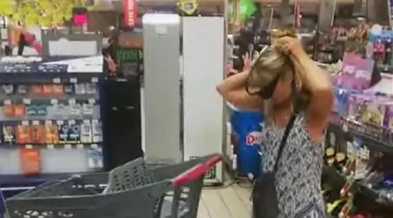 Απίστευτο περιστατικό σε σούπερ μάρκετ: Έβγαλε το εσώρουχό της και το φόρεσε για… μάσκα! (φωτό & βίντεο)
