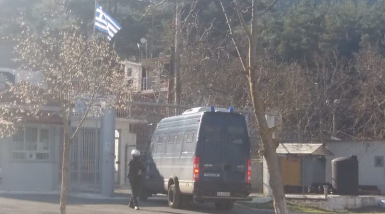 Έφτασε στις φυλακές της Τρίπολης o Δημήτρης Λιγνάδης (φωτό & βίντεο)