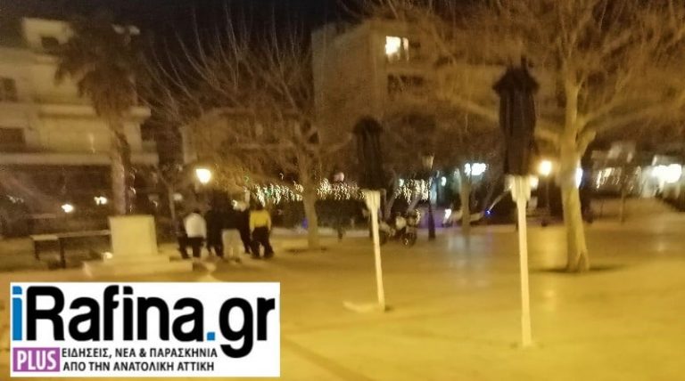 Έλεγχοι από αστυνομικούς της ΔΙ.ΑΣ στην πλατεία της Ραφήνας (φωτό)
