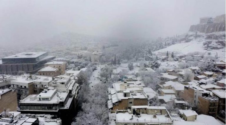 Κακοκαιρία Μήδεια: Έτσι φαίνεται η χιονισμένη Αθήνα από ψηλά (φωτό & βίντεο)