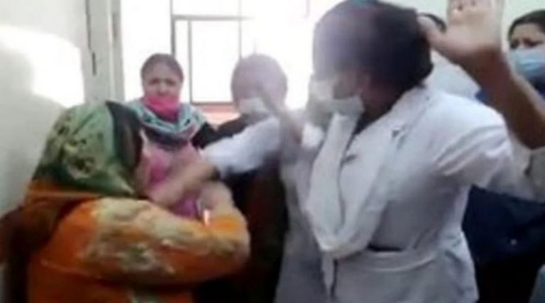 Σοκαριστικές εικόνες! Λίντσαραν χριστιανή νοσοκόμα στο Πακιστάν (βίντεο)