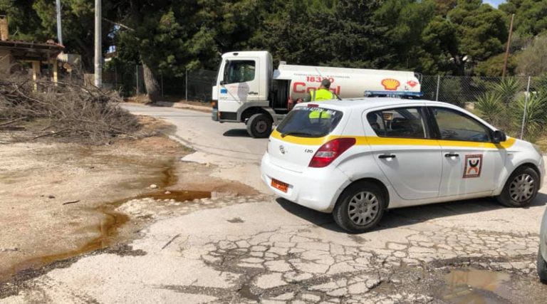 Αρτέμιδα: Προσοχή! Κλειστός δρόμος λόγω πετρελαίου στο οδόστρωμα (φωτό)