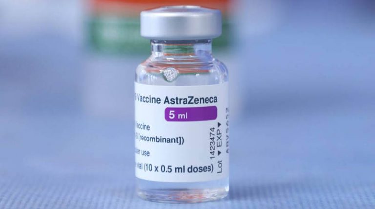 Ξεσπάει ο σύζυγος της 44χρονης που εμβολιάστηκε με Astrazeneca: «Μου είπαν ότι η γυναίκα μου θα πεθάνει»