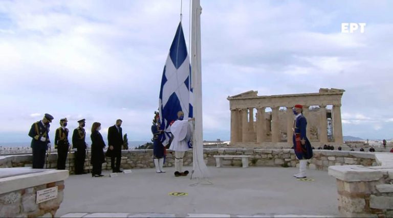Η Ελλάδα γιορτάζει τα 200 χρόνια από την Επανάσταση – Live οι εορτασμοί και η παρέλαση για την 25η Μαρτίου (βίντεο)