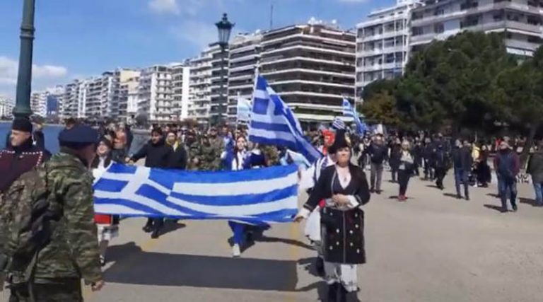 25η Μαρτίου: Έκαναν παρέλαση σε Θεσσαλονίκη και Μύκονο (φωτό & βίντεο)