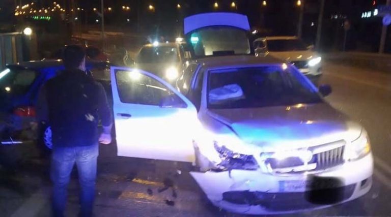 Σοβαρό τροχαίο στη Λ.  Παιανίας Μαρκοπούλου: Έχασε τον έλεγχο και έπεσε σε άλλο αυτοκίνητο – Ένας τραυματίας (φωτό)