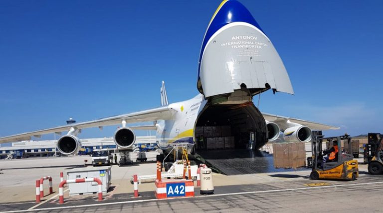 Στα Σπάτα σήμερα το μεγαλύτερο αεροπλάνο του κόσμου – Τι μετέφερε (φωτό)