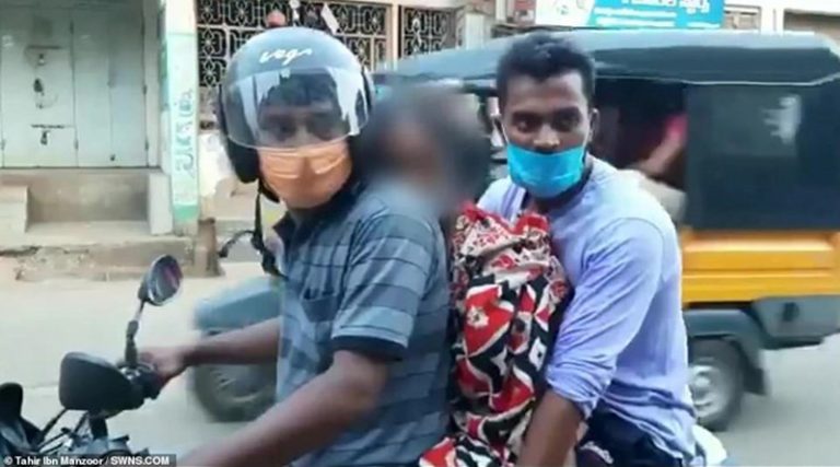 Φρίκη: Μετέφεραν σε μοτοσικλέτα το πτώμα της μητέρας τους (φωτό+βίντεο)