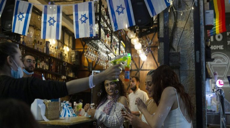 Ισραήλ: Μηδέν θάνατοι μετά από 10 μήνες κορονοϊού – Γιορτάζουν με συναυλίες Βέρτη και Πάολα