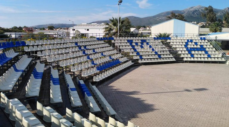 Νέα Μάκρη: Νέα καθίσματα στο ανοιχτό θέατρο του Πολιτιστικού & Αθλητικού Πάρκου (φωτό)