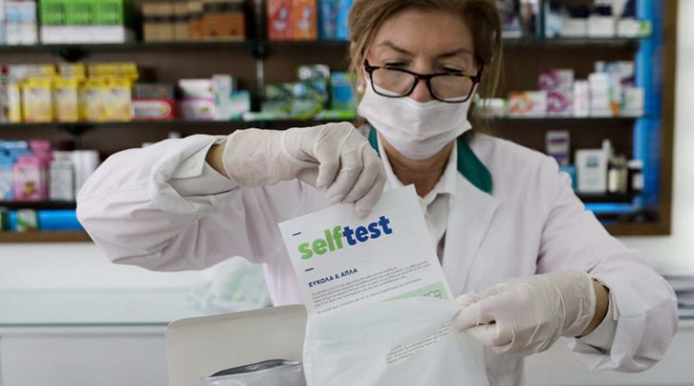 Αττική: Μόνο κατά τις ώρες κανονικής λειτουργίας των φαρμακείων η διάθεση των self tests
