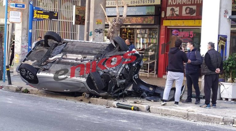 Τρομακτικό τροχαίο στη Λιοσίων: Αυτοκίνητο έπεσε πάνω σε στάση λεωφορείου! (φωτό)