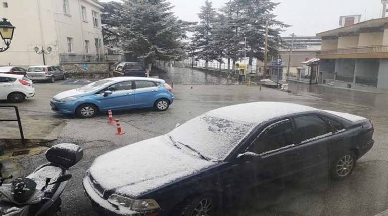 Από άνοιξη… χειμώνας: Χιόνι σε Θεσσαλονίκη, Τρίκαλα και Λάρισα