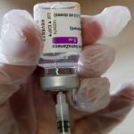 Η AstraZeneca παραδέχθηκε ότι το εμβόλιο κατά της Covid μπορεί να προκαλέσει σπάνιες θρομβώσεις