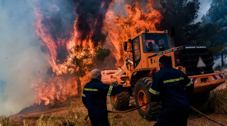 Σε κλοιό πυρκαγιών η χώρα: Σε ποιες περιοχές υπάρχουν ενεργά μέτωπα