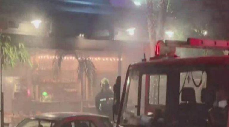 Τα πρώτα πλάνα από τη φωτιά στο εστιατόριο του γνωστού σεφ στη Γλυφάδα (βίντεο)