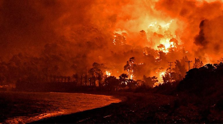 Κορινθία: Τεράστια καταστροφή – Τέσσερις μέρες δεν μπορούν να ελέγξουν την πυρκαγιά – Ανικανότητα ή διάλυση;