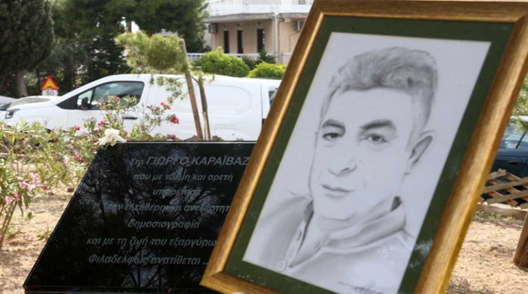 Συγκλονίζει η μητέρα του Γιώργου Καραϊβάζ: Κάθε μέρα πάω στον τάφο του και του κάνω παρέα