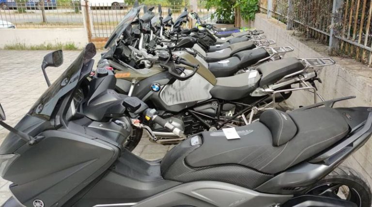 Έφοδος της αστυνομίας σε αποθήκη με κλεμμένες μοτοσικλέτες στο Μενίδι! (φωτό)