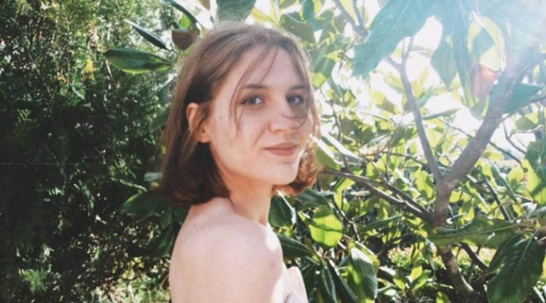 Η Όλγα Σκιαδαρέση ποζάρει ολόγυμνη στο Instagram
