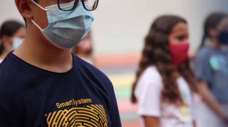 Σπαντιδέας: Self test και μάσκες «στο τραπέζι» για τους μαθητές – Το άτομο χάνει την ανοσία του δύο μήνες μετά