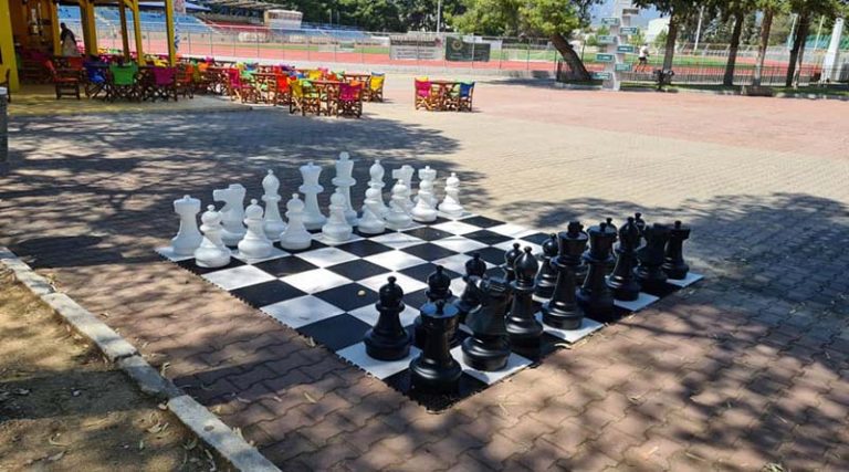 Σπάτα: Έτοιμο το πρώτο υπαίθριο σκάκι (φωτό)