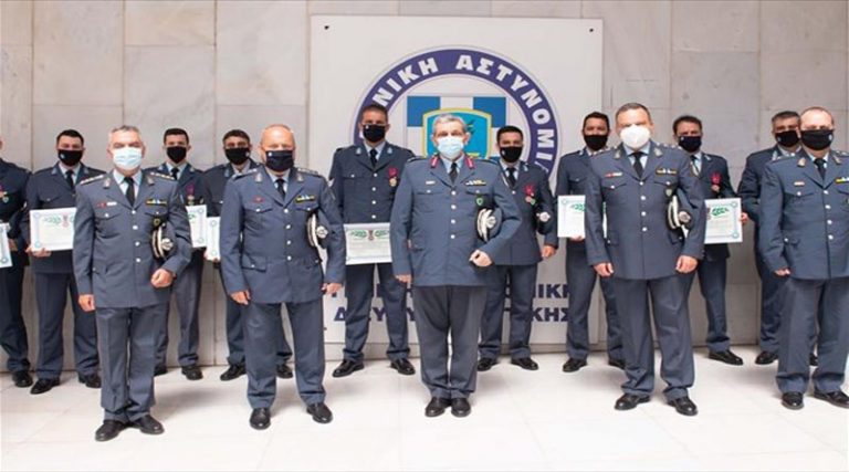 Απονομή «Αστυνομικού Σταυρού» σε 13 αστυνομικούς που έσωσαν πολίτες σε Ραφήνα, Ν. Βουτζά, Ν. Μάκρη, Μάτι & Κορωπί (φωτό)
