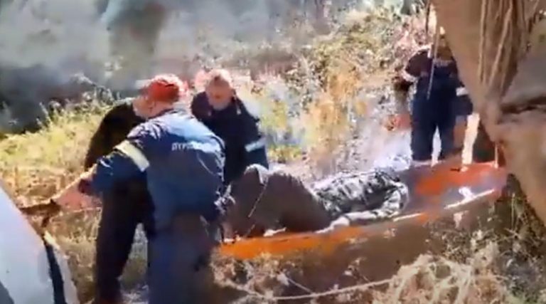 Δραματική επιχείρηση διάσωσης άνδρα που έπεσε σε γκρεμό! (βίντεο)