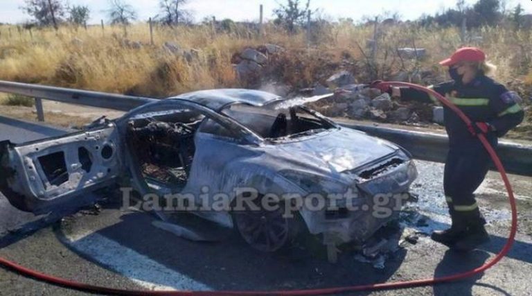 Αυτοκίνητο κάηκε ολοσχερώς στην Εθνική Οδό (φωτό)