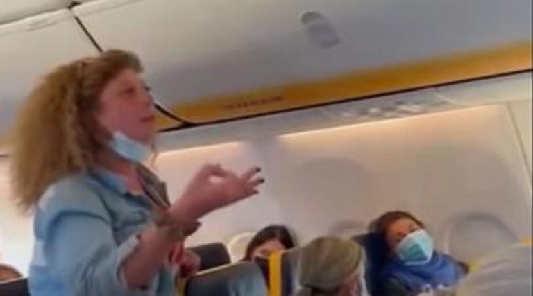 Ο κακός χαμός σε πτήση! Μαλλιοτραβήχτηκε με επιβάτες επειδή δεν ήθελε να φορέσει μάσκα! (βίντεο)