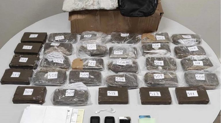 26χρονη βρέθηκε με 14 κιλά κοκαΐνης – Τα είχε κρύψει σε μαξιλαροθήκη