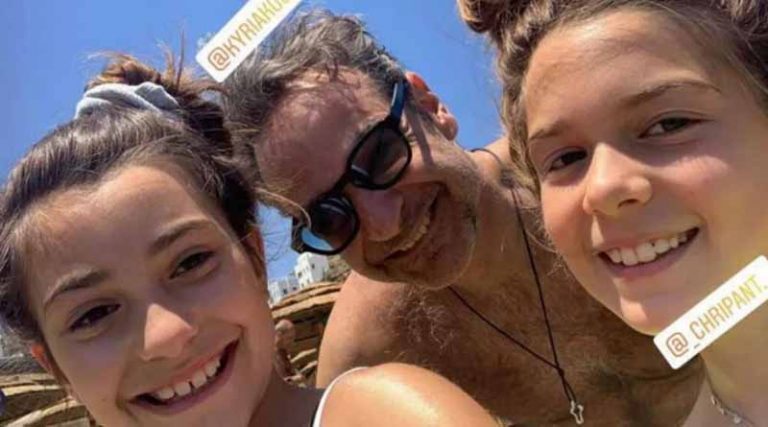 Η selfie στην μίνι απόδραση του Κυριάκου στην Τήνο