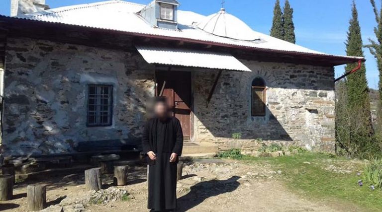 Μονή Πετράκη: «Εμένα ήθελε να σκοτώσει» – Η γυναίκα που φιλοξενούσε τον ιερέα στη Βέροια αποκαλύπτει (βίντεο)