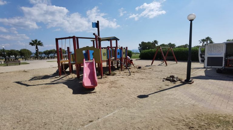 Ραφήνα: Ξεκίνησαν οι εργασίες στην παιδική χαρά στο πάρκο Καραμανλή