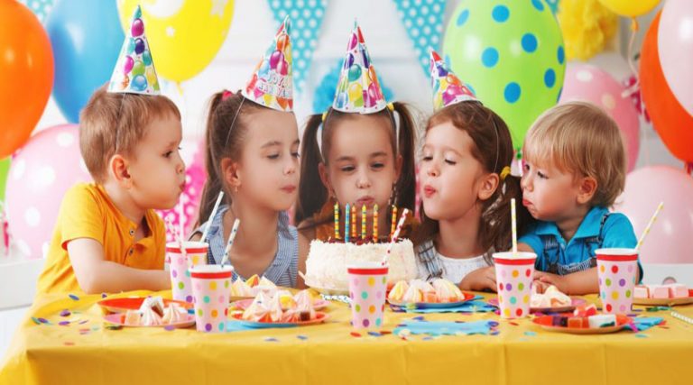 Κορονοϊός: Πώς πρέπει να γίνονται τα παιδικά πάρτι