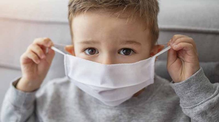 Ανατροπή με νέα έρευνα: Τα παιδιά δεν αρρωσταίνουν βαρύτερα λόγω της μετάλλαξη Δέλτα!