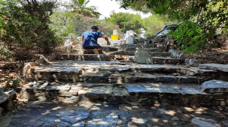 Εξωραϊστικός σύλλογος Νηρέας: Αποκατάσταση των πέτρινων σκαλών που οδηγούν στις Μαρίκες